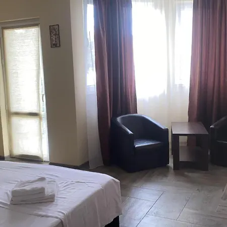 Casa de hóspedes Vila Dona Cu Piscina