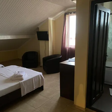 Vila Dona Cu Piscina 艾福雷诺德