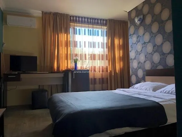 Vila Dona Cu Piscina 3*